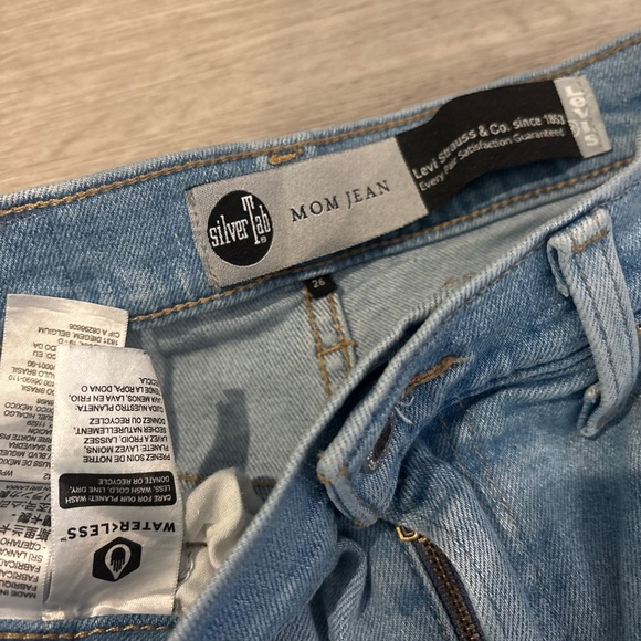 Levi's Light Blue Mom Jeans - Picture 4 of 7